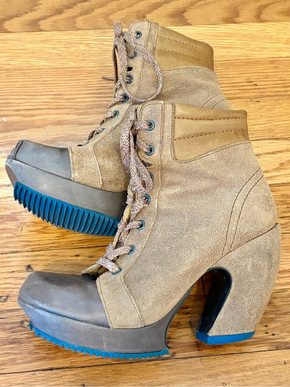 John Fluevog Rose Dunn Suede Leather Lace-Up Platform Ankle Boots Booties Size 7 - Picture 5 of 10